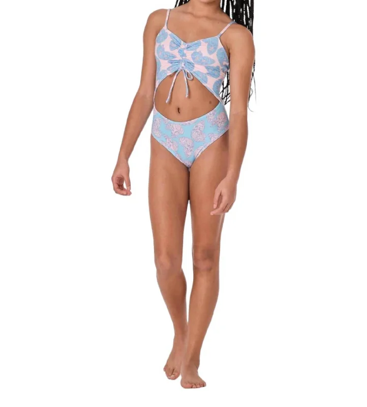 Fashion - conforming  Peek A Boo Swimwear In Butterfly